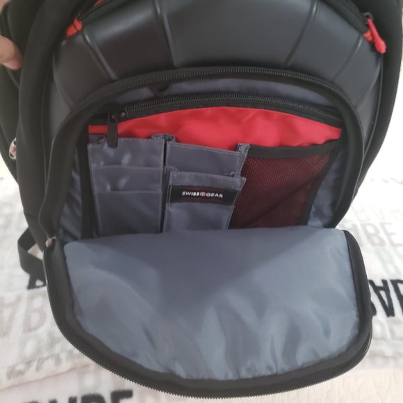 SwissGear by Wenger Computer  17" laptop/Backpack,/ organizer.x. - Picture 2 of 6